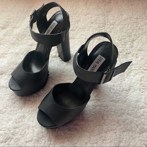 NWT Steve Madden black heels